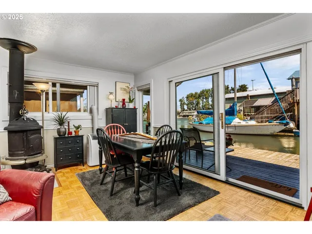 $179,900 | 535 Northeast Bridgeton Road, Unit 5, Portland, OR 97211