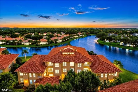 $999,900 | 1855 Les Chateaux Boulevard, Unit 5201, Naples, FL 34109