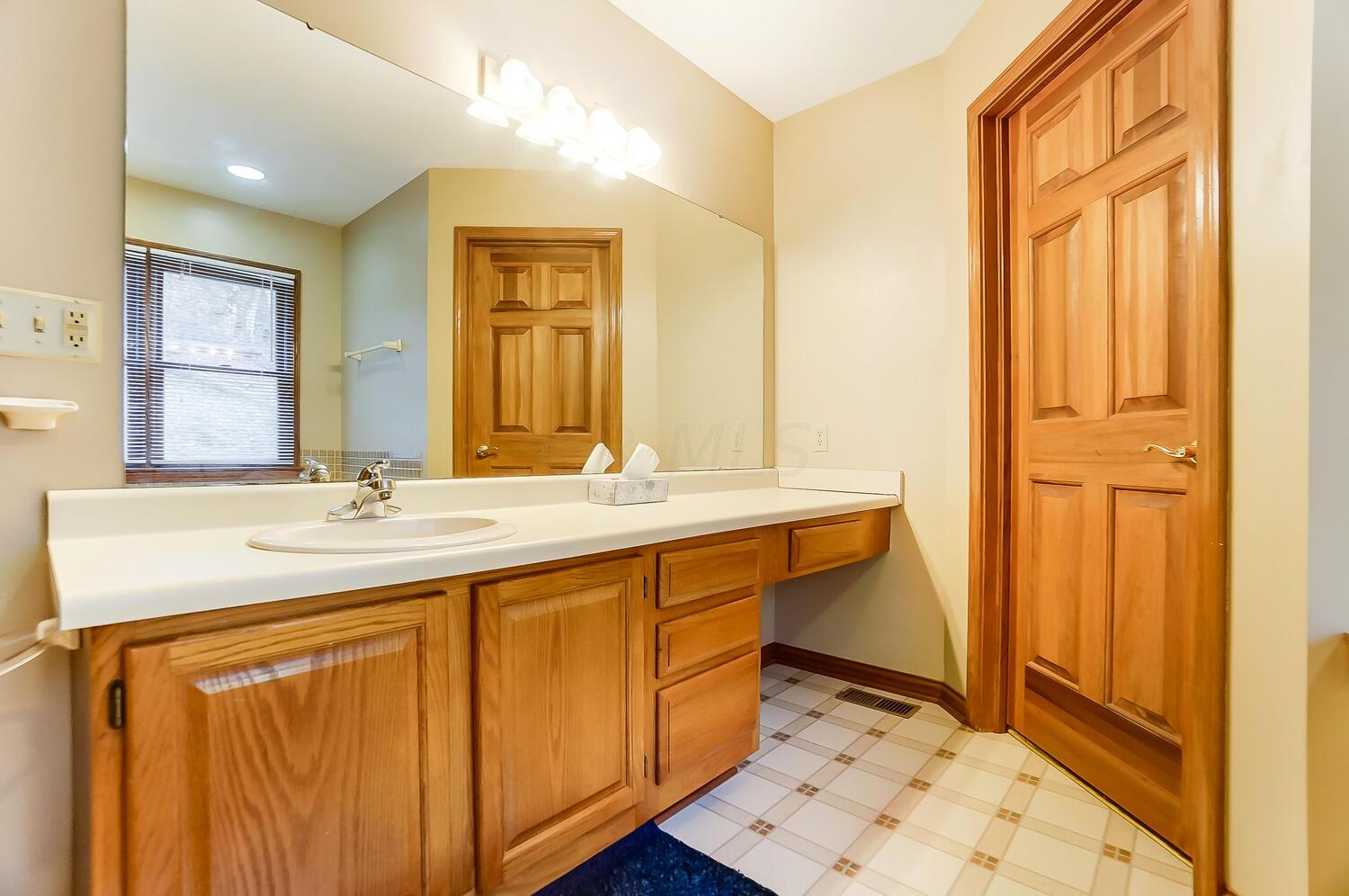 1425 Deer Run Road Newark, OH 43055 - Photo 19 of 31 Master Bath