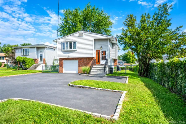 $749,999 | 263 Commack Road, Deer Park, NY 11729