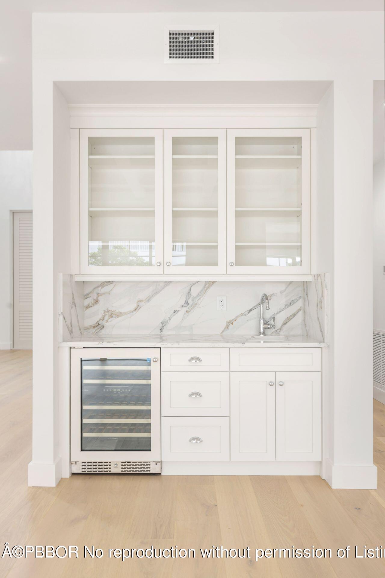 250 Alpine Road West Palm Beach, FL 33405 - Photo 13 of 58 Wet Bar