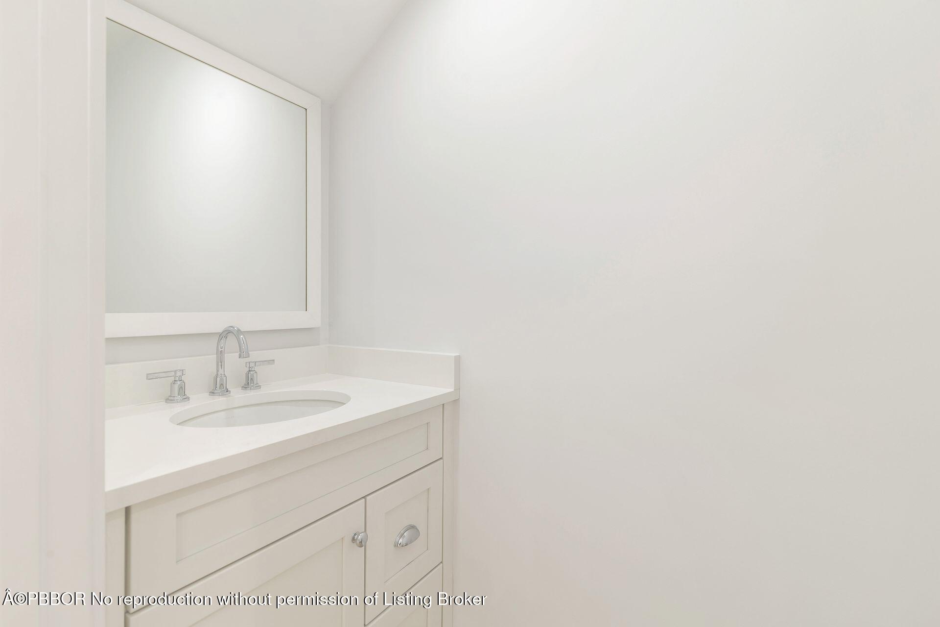 250 Alpine Road West Palm Beach, FL 33405 - Photo 25 of 58 Powder room