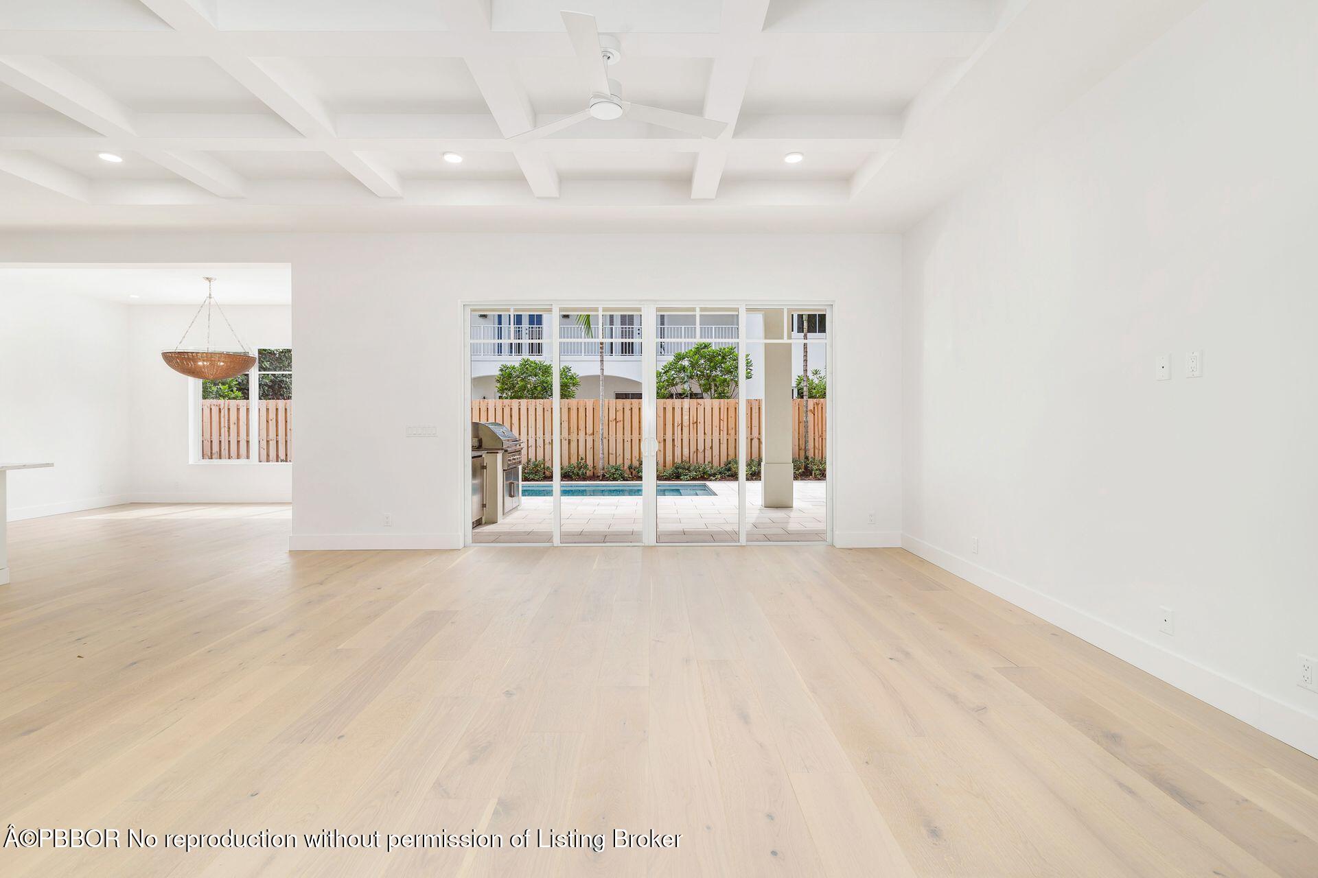 250 Alpine Road West Palm Beach, FL 33405 - Photo 6 of 58 Living Room
