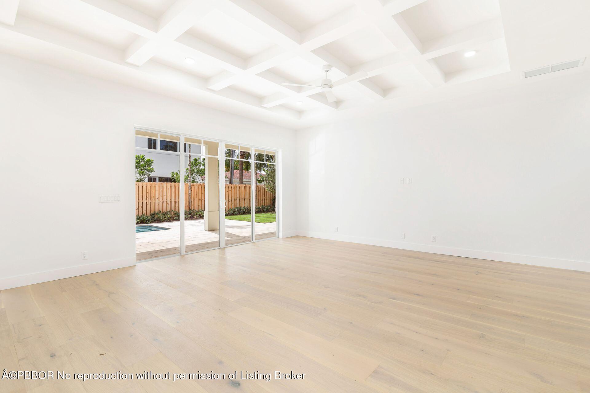 250 Alpine Road West Palm Beach, FL 33405 - Photo 7 of 58 Living Room