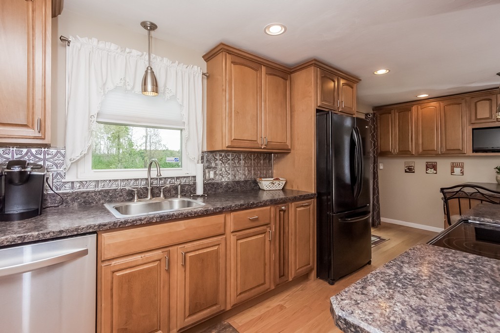 21 Glenvale Street Springfield, MA 01119 - Photo 12 of 30 Gallery Image 12