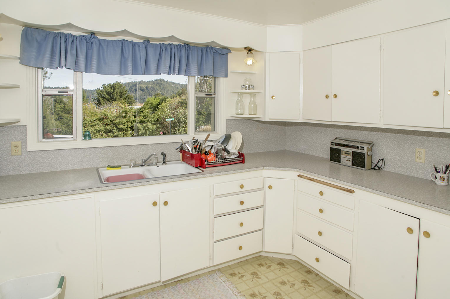 205 South Sequoia Avenue Rio Dell, CA 95562 - Photo 14 of 20
