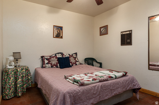 2040 North Long Cyn Road Kanab, UT 84741 - Photo 8 of 23 Bedroom with a textured wall and ceiling fan