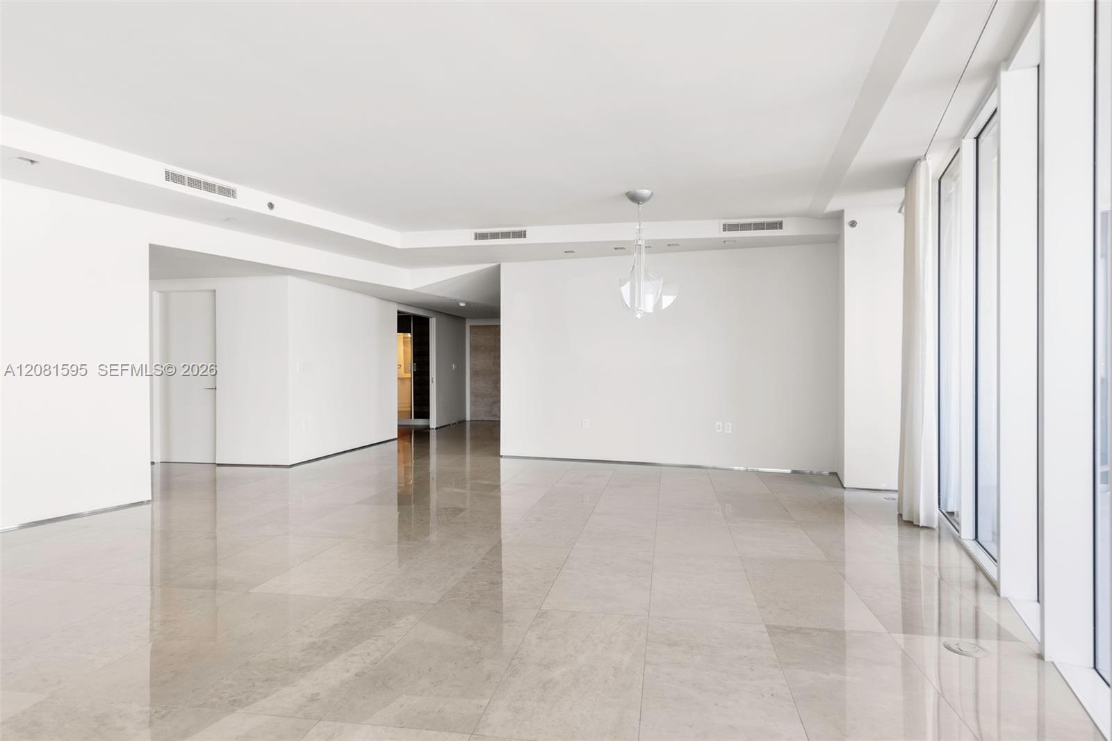 400 Alton Road, Unit 2101 Miami Beach, FL 33139 - Photo 4 of 25 Gallery Image 4