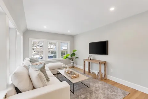 $1,799,000 | 1 Town Way, Winchester, MA 01890