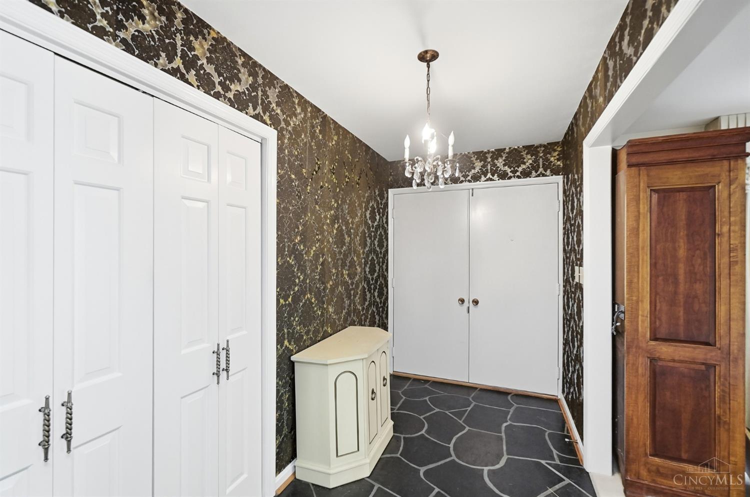 4 Beechurst Woods Road Cincinnati, OH 45233 - Photo 5 of 67 Gallery Image 5
