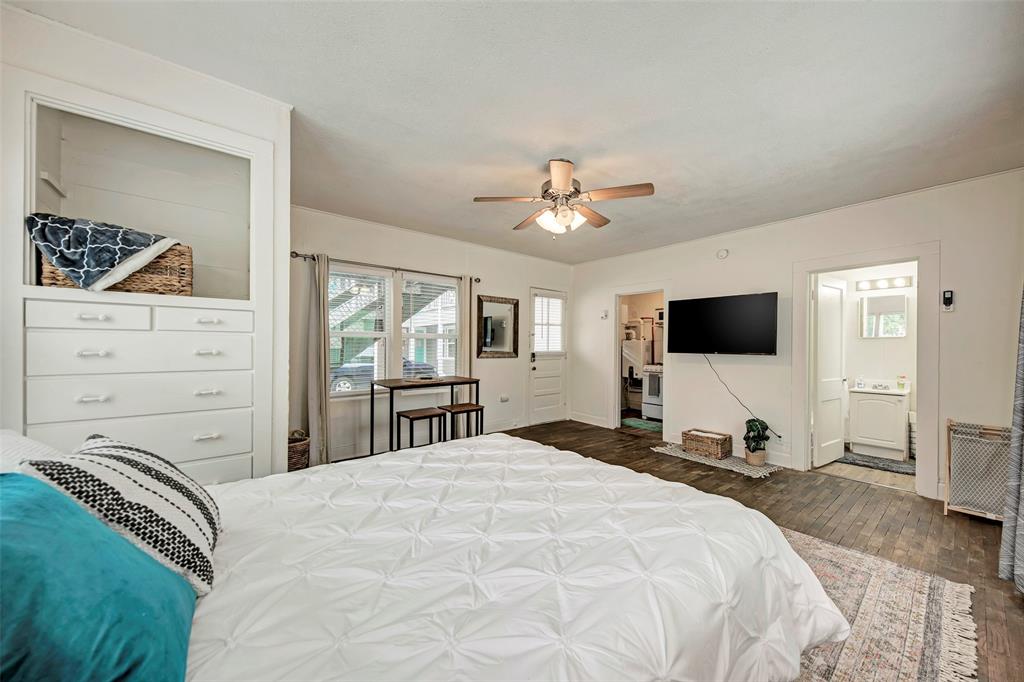 915 West 21st Street, Unit 2 Austin, TX 78705 - Photo 2 of 9 a bedroom with a bed and a flat screen tv