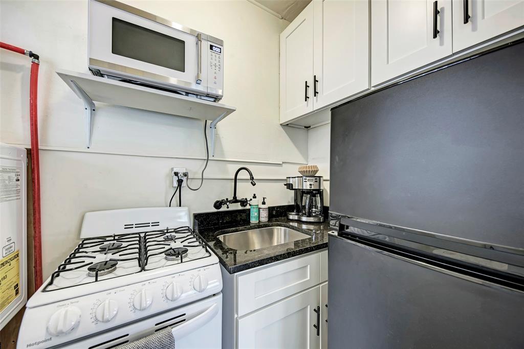 915 West 21st Street, Unit 2 Austin, TX 78705 - Photo 6 of 9 a stove top oven sitting inside of a kitchen