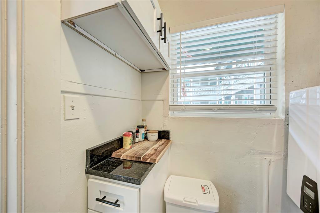915 West 21st Street, Unit 2 Austin, TX 78705 - Photo 8 of 9 a utility room with dryer and washer