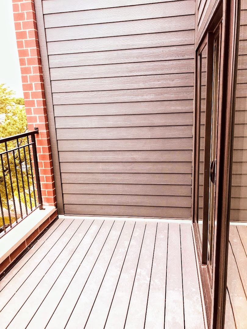 3203 North Ridgeway Avenue, Unit 2B Chicago, IL 60618 - Photo 15 of 17 a view of wooden balcony