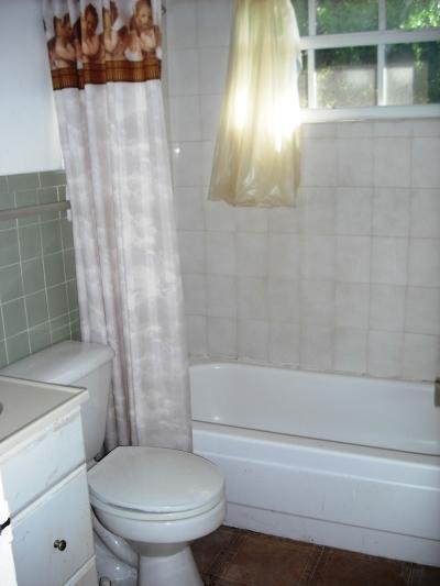 370 Miner Road Boynton Beach, FL 33435 - Photo 11 of 20 Bathroom one