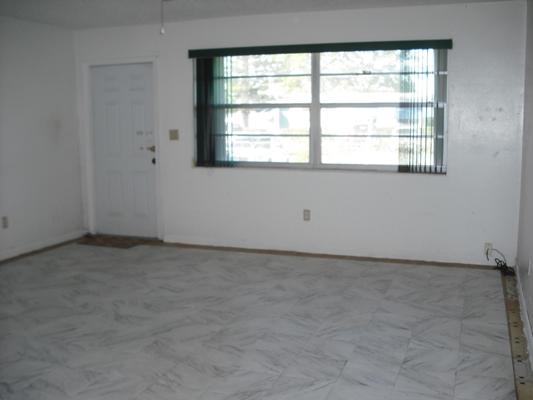 370 Miner Road Boynton Beach, FL 33435 - Photo 4 of 20 Living room
