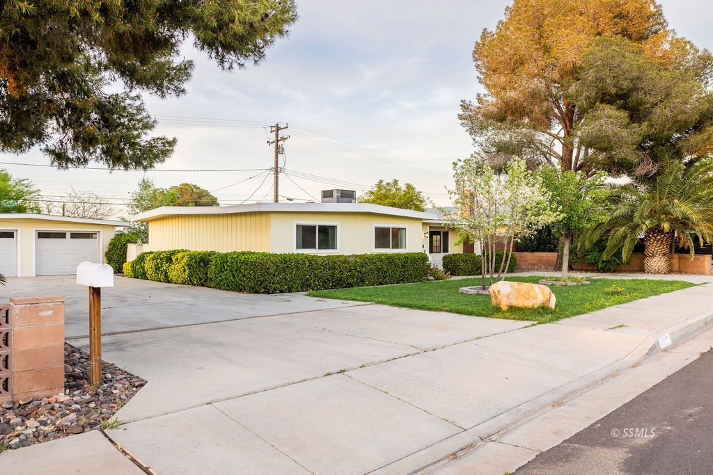 438 West Ward Avenue Ridgecrest, CA 93555 - Photo 5 of 46