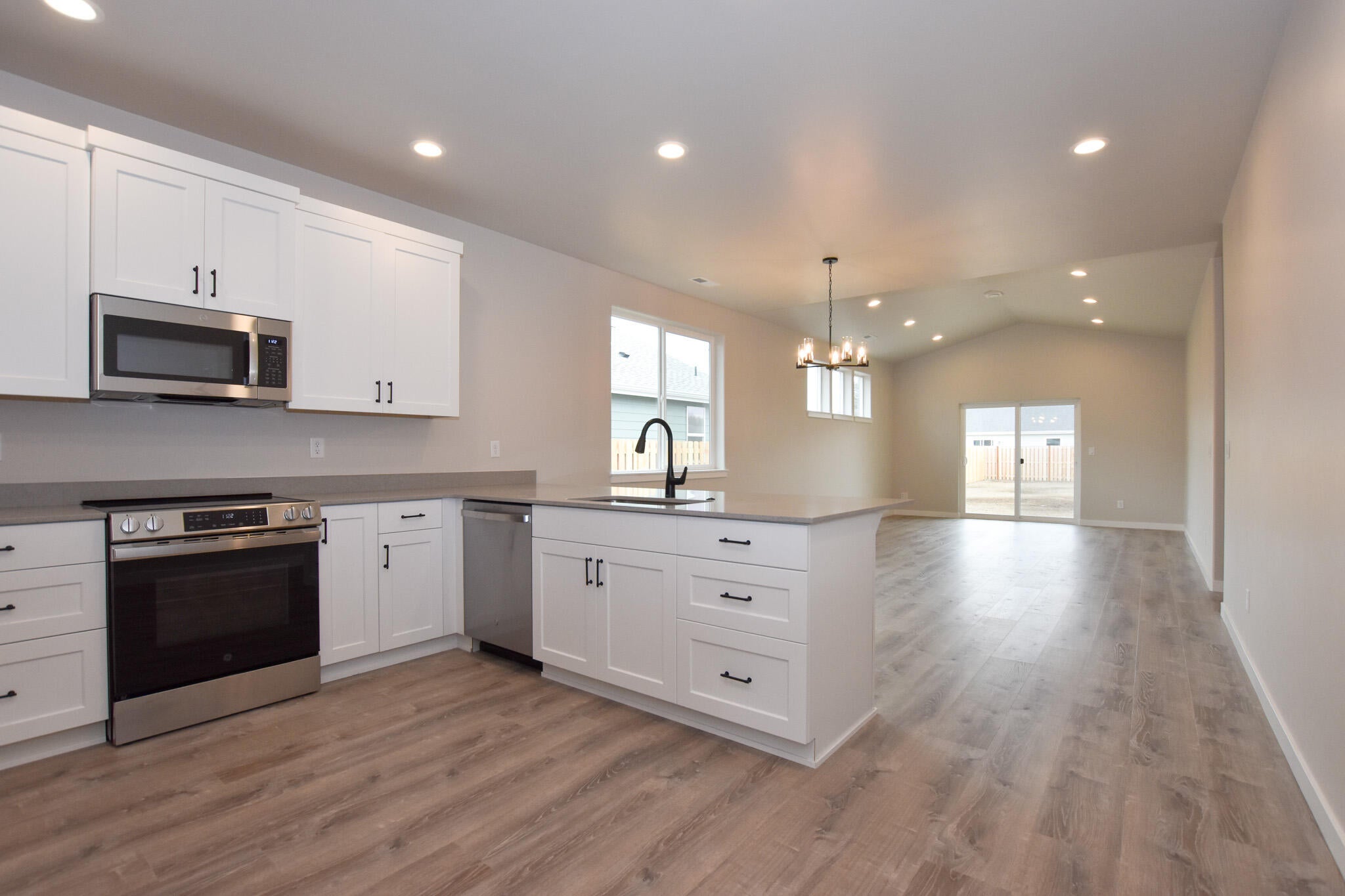 2352 Southwest 25th Street Redmond, OR 97756 - Photo 6 of 28 #6