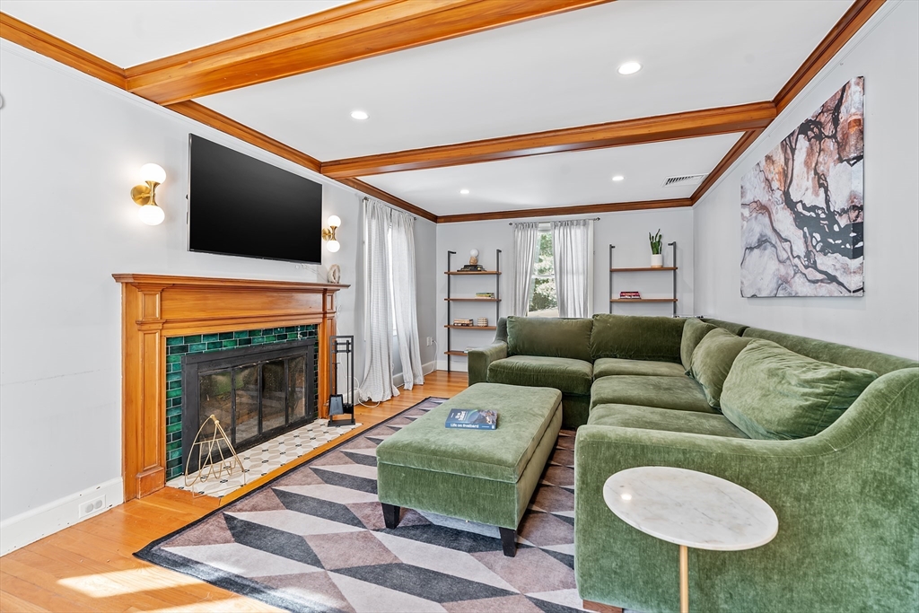 67 Risley Road Brookline, MA 02467 - Photo 8 of 22