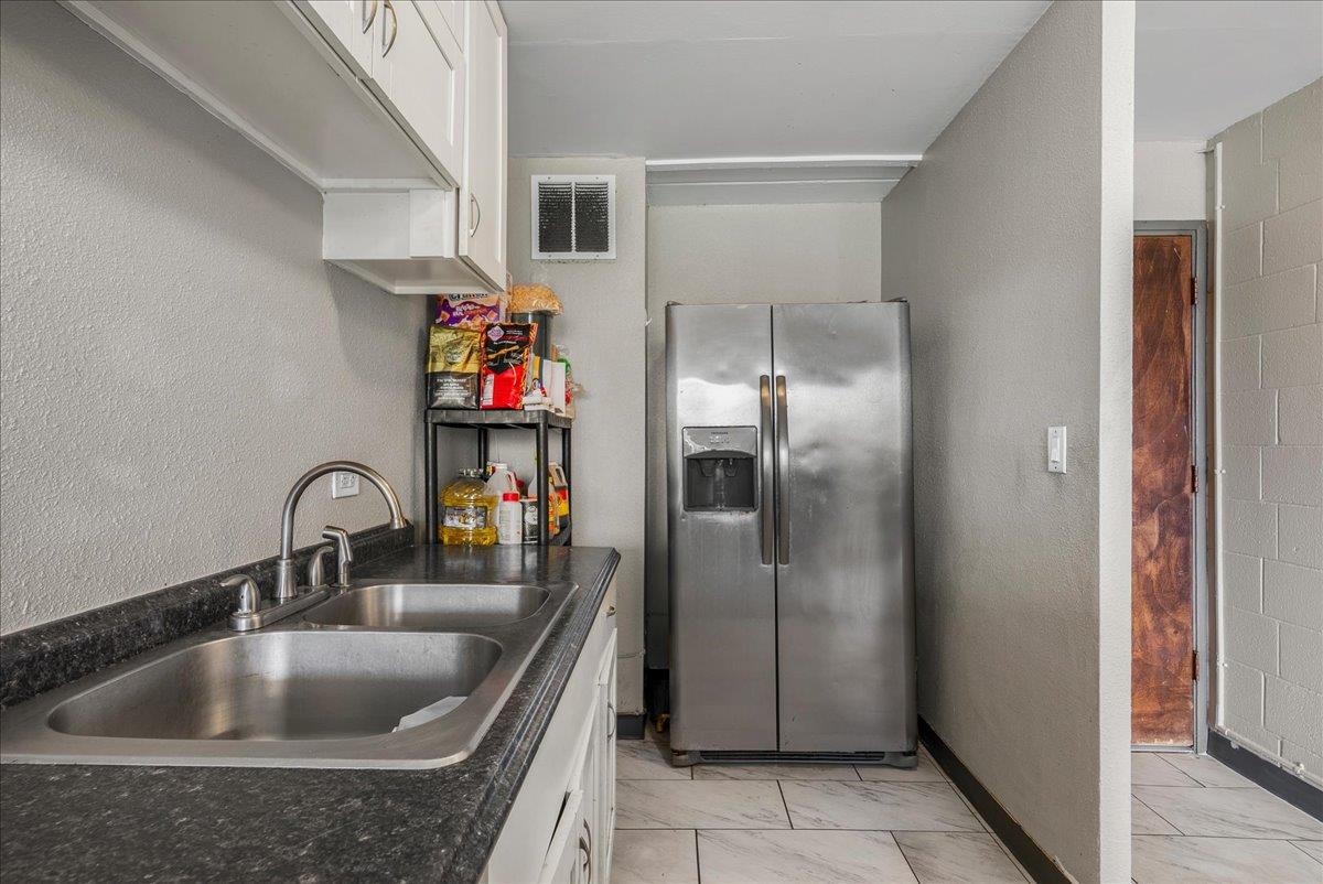 111 Kahului Beach Road, Unit B314 Kahului, HI 96732 - Photo 18 of 32 a kitchen with a sink and refrigerator