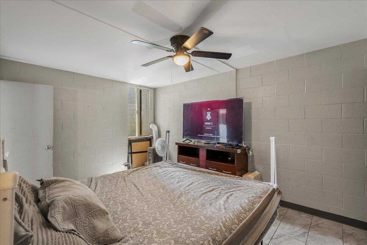 111 Kahului Beach Road, Unit B314 Kahului, HI 96732 - Photo 21 of 32 a bedroom with a bed and a flat screen tv