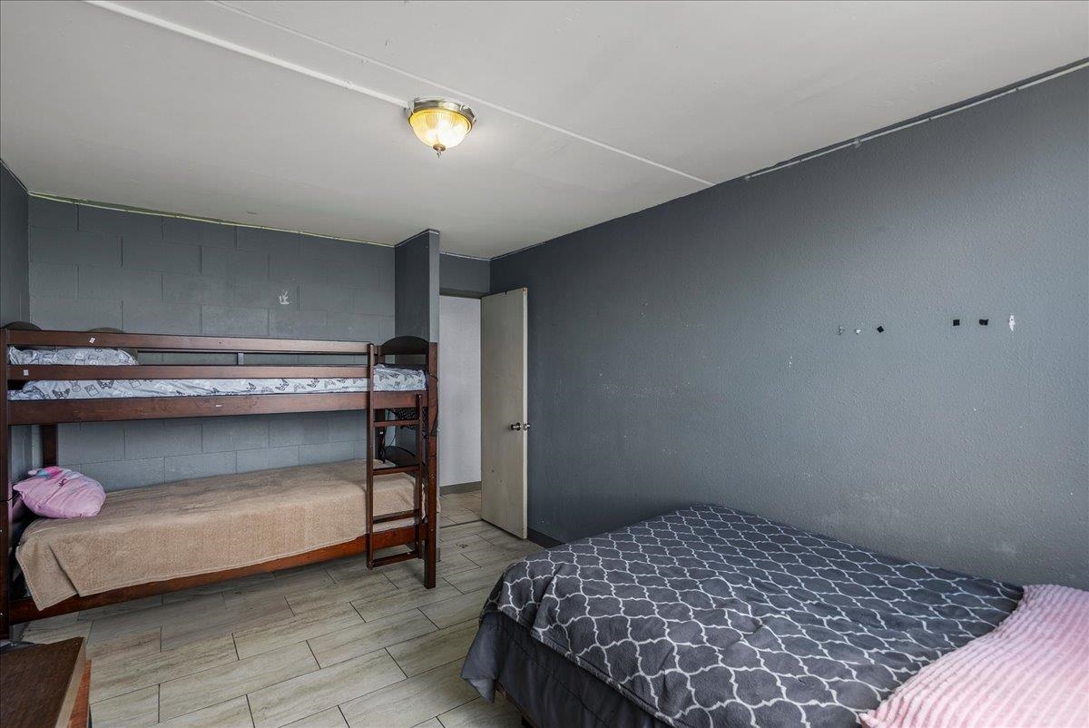 111 Kahului Beach Road, Unit B314 Kahului, HI 96732 - Photo 24 of 32 a bedroom with a bed and a cabinets