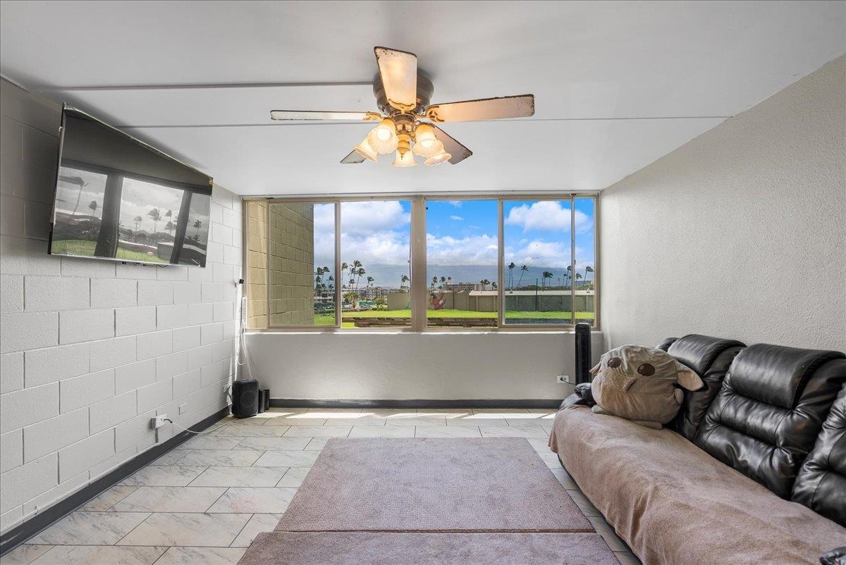 111 Kahului Beach Road, Unit B314 Kahului, HI 96732 - Photo 9 of 32 a living room with a couch and a flat screen tv