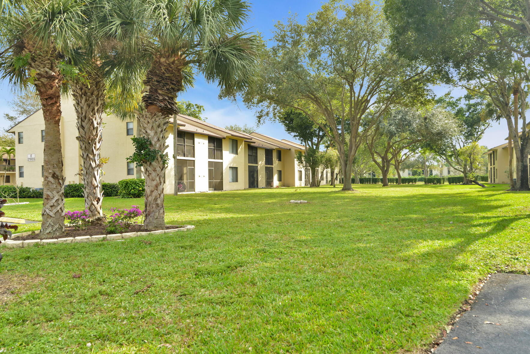 6585 Somerset Drive, Unit 105 Boca Raton, FL 33433 - Photo 24 of 49 COMMUNITY COMMON AREAS
