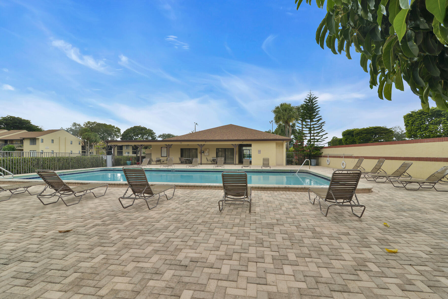6585 Somerset Drive, Unit 105 Boca Raton, FL 33433 - Photo 28 of 49 CLUBHOUSE/POOL