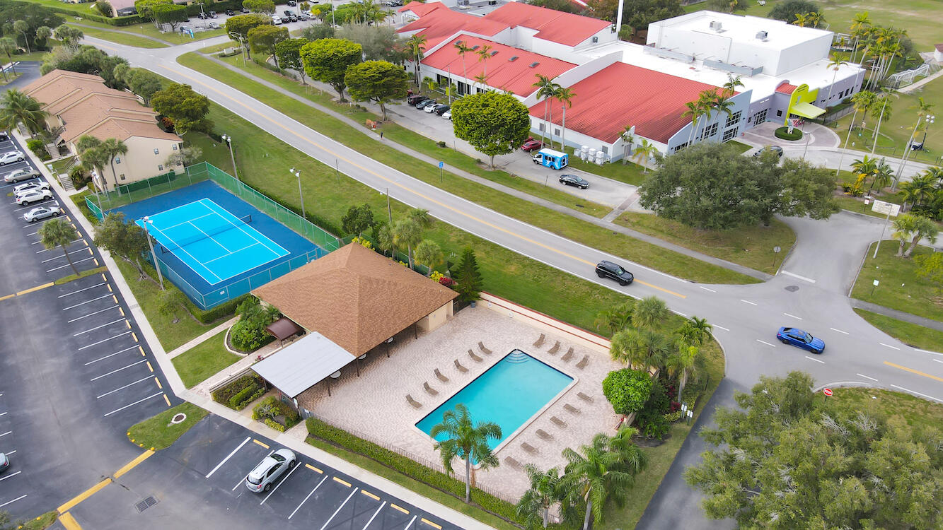 6585 Somerset Drive, Unit 105 Boca Raton, FL 33433 - Photo 35 of 49 CLUB HOUSE AND POOL