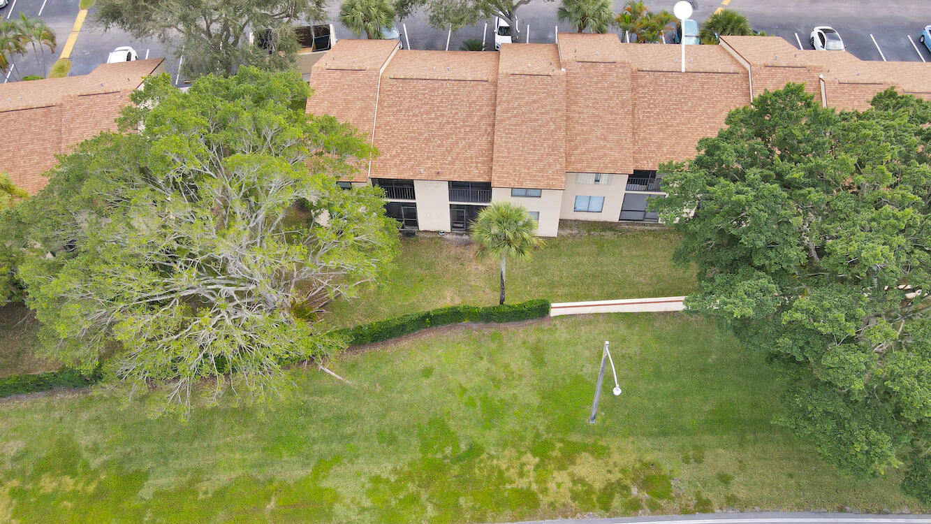 6585 Somerset Drive, Unit 105 Boca Raton, FL 33433 - Photo 40 of 49 BACKYARD