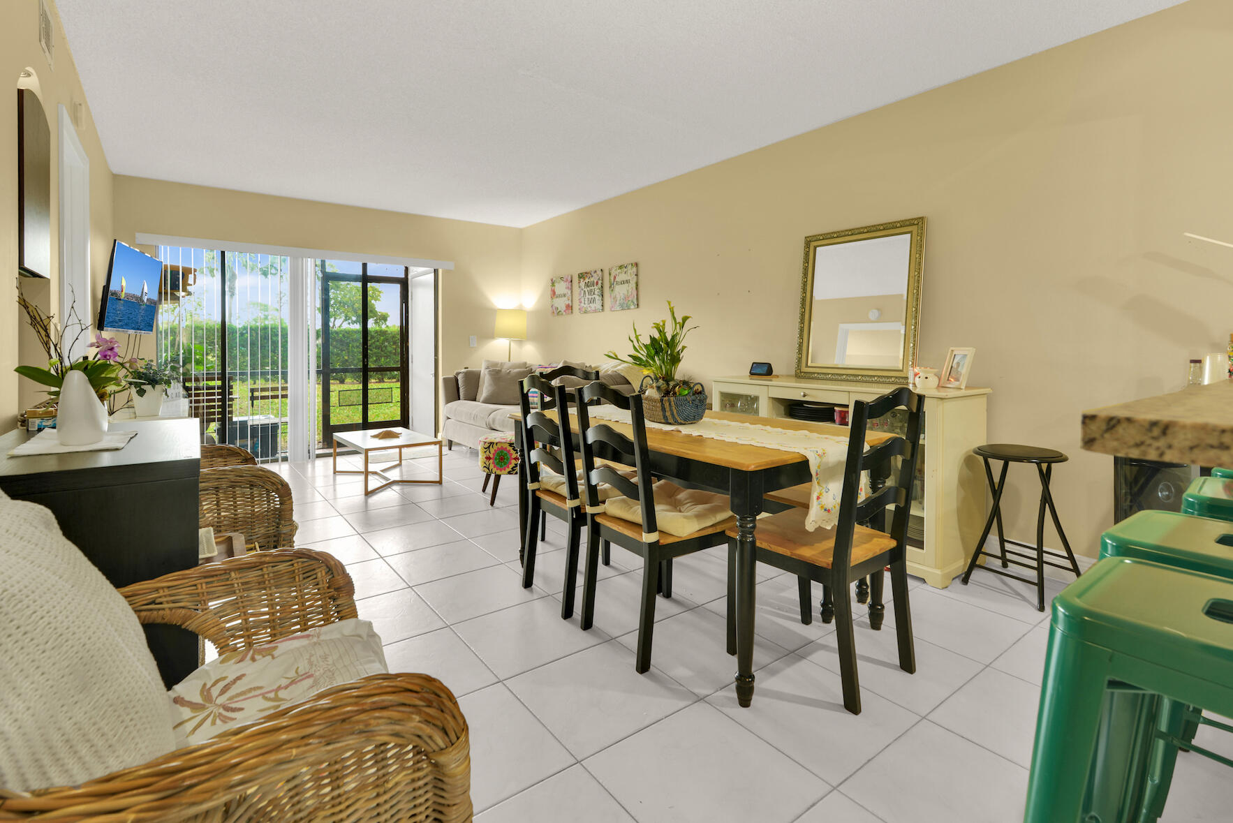 6585 Somerset Drive, Unit 105 Boca Raton, FL 33433 - Photo 10 of 49 BREAKFAST BAR/DINING