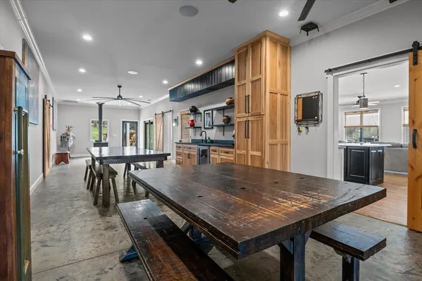 a picture of a bench