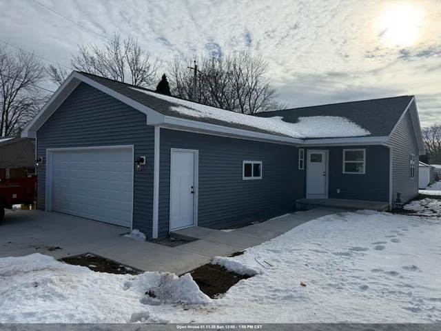 $324,900 | 1109 East Murdock Avenue, Oshkosh, WI 54901
