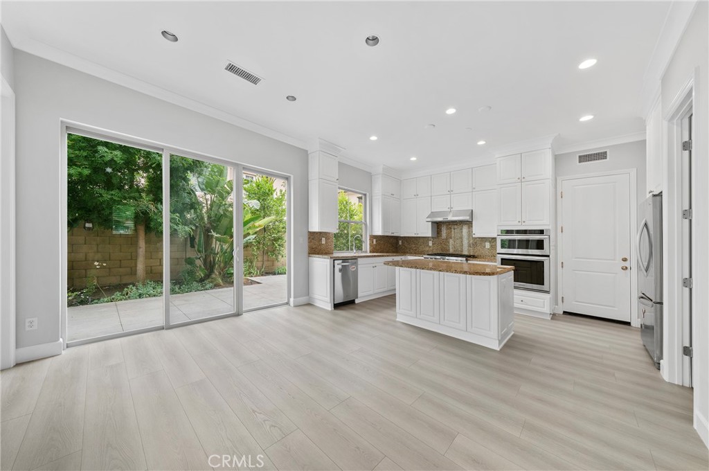 51 Peppermint Irvine, CA 92620 - Photo 5 of 15