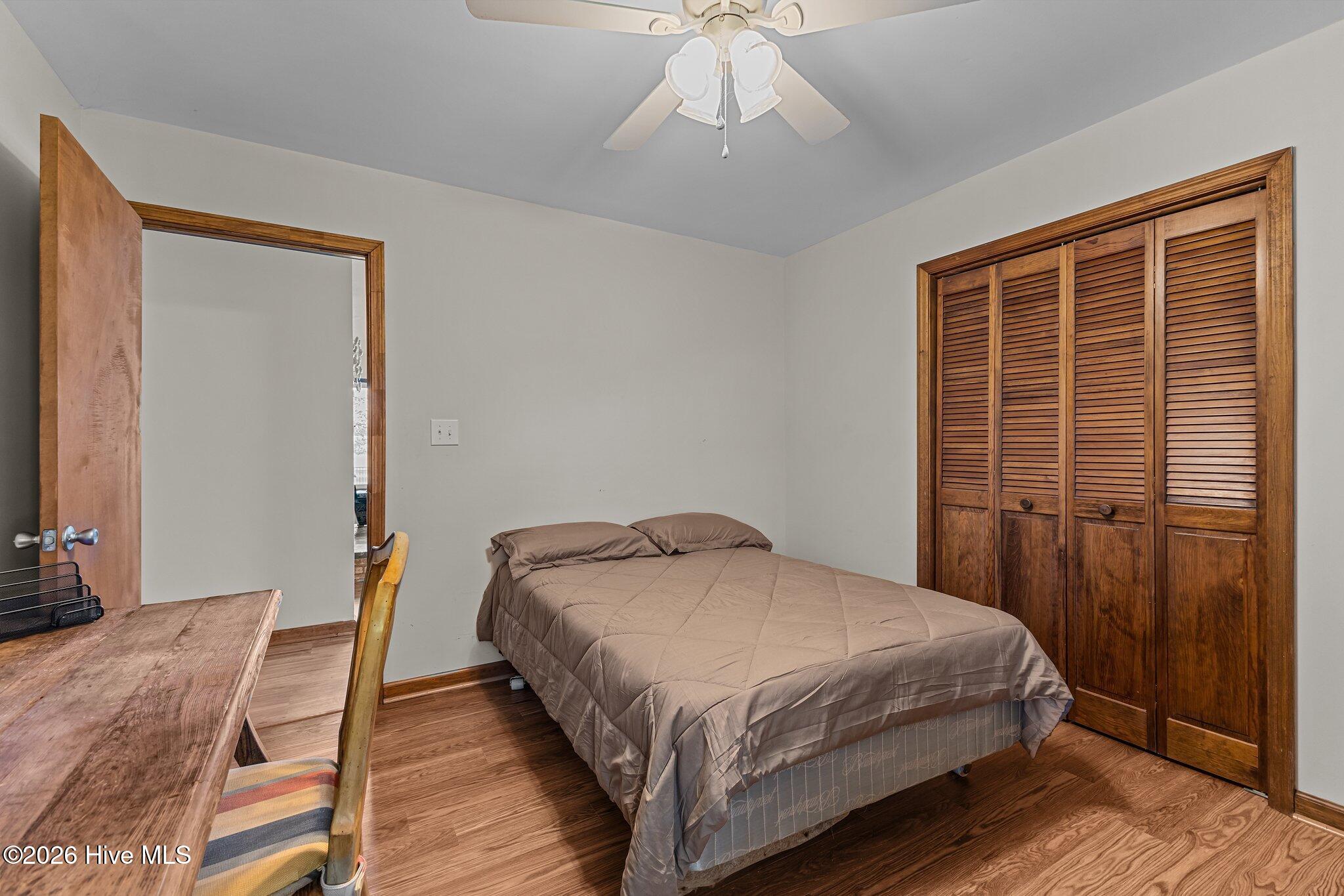 180 Wallace Road Beaufort, NC 28516 - Photo 26 of 45 First bedroom with queen