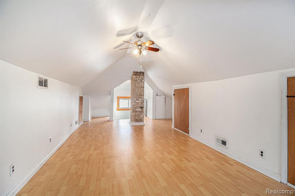 18608 Farmington Road Livonia, MI 48152 - Photo 15 of 27