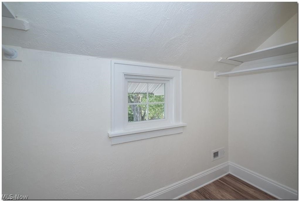 3521 Bainbridge Road Cleveland, OH 44118 - Photo 12 of 28