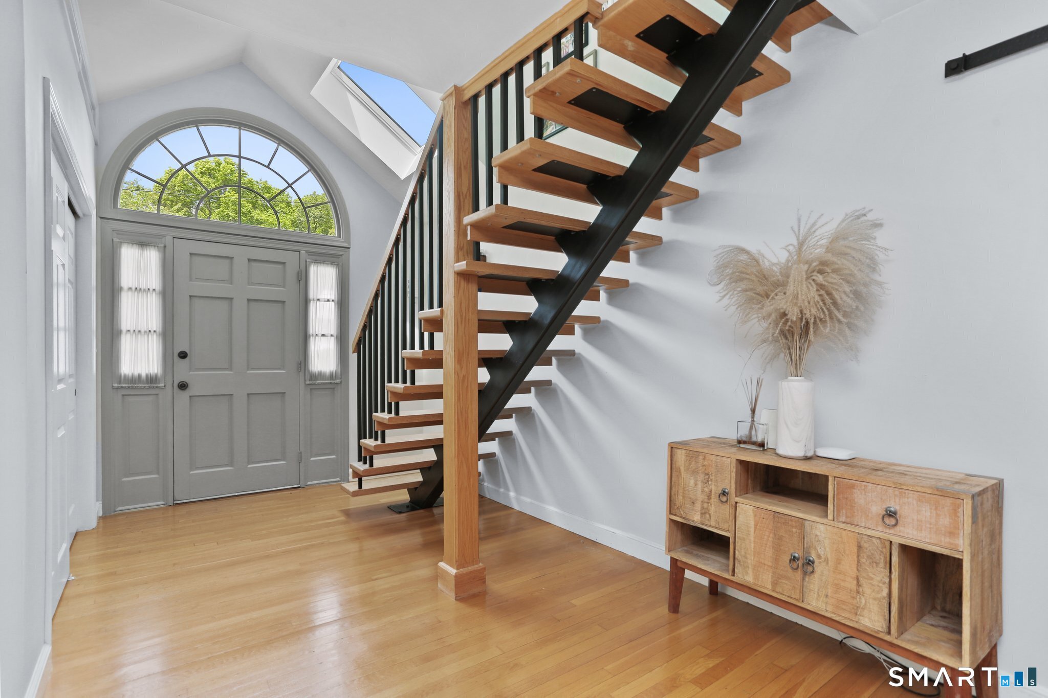9 Geneva Road Norwalk, CT 06850 - Photo 4 of 40