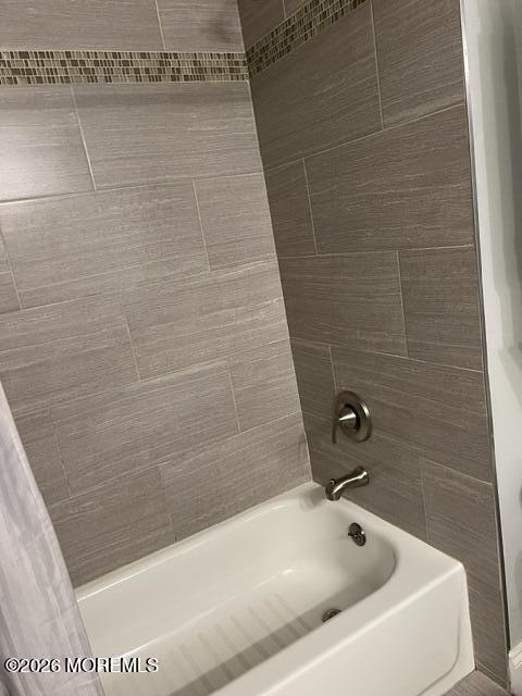 79 Overlook Way, Unit E Manalapan, NJ 07726 - Photo 7 of 8 a bathroom with a bathtub