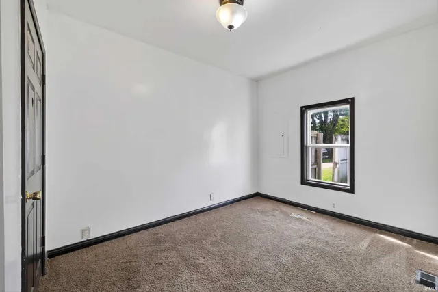 $100,000 | 213 North 8th Street, Mitchell, IN 47446