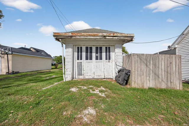 $100,000 | 213 North 8th Street, Mitchell, IN 47446