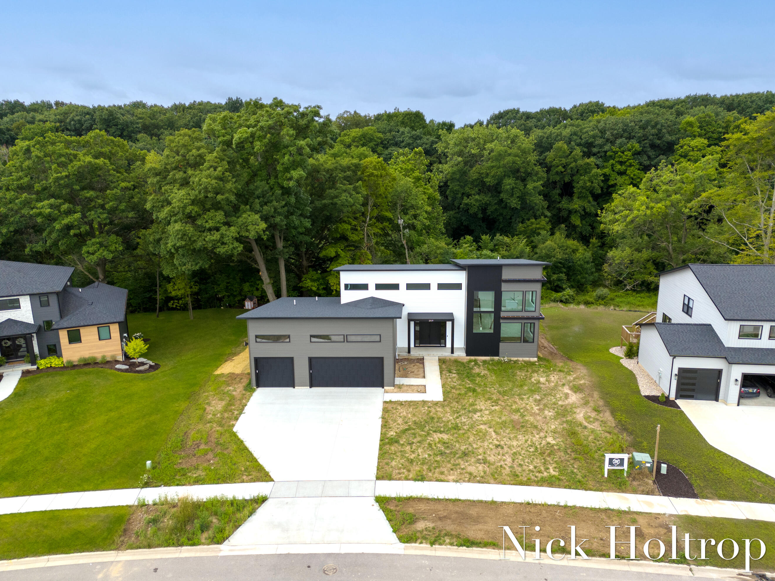 259 Jason Ridge Court Southwest Grand Rapids, MI 49534 - Photo 3 of 38 DJI_20240724114533_0071_D