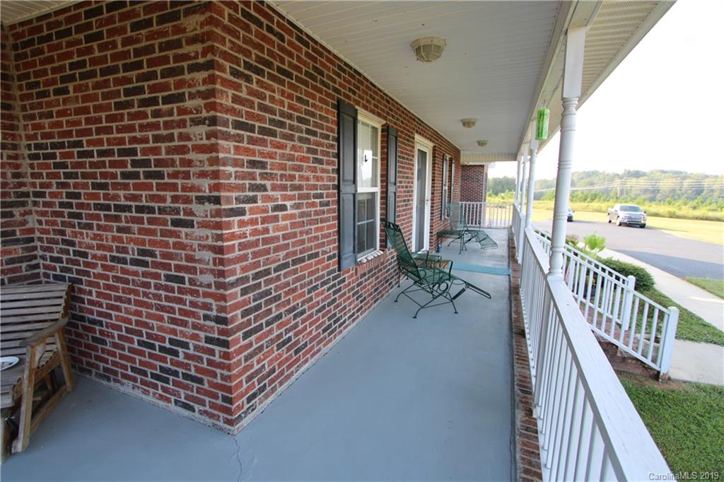 708 Springs Road Dallas, NC 28034 - Photo 4 of 21 Gallery Image 4
