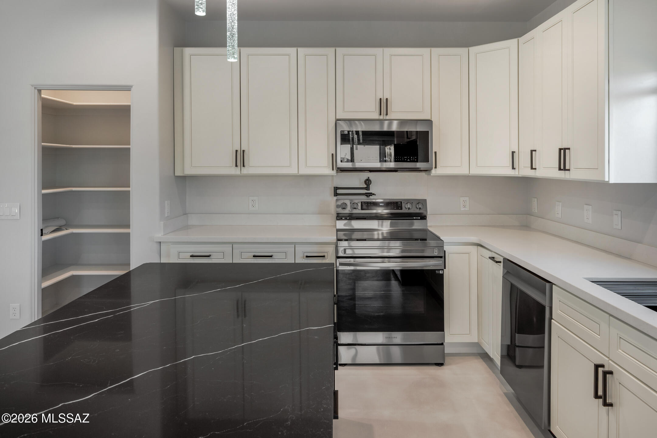 24 Camino Olympia Rio Rico, AZ 85648 - Photo 10 of 32 Kitchen