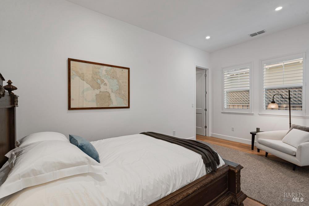 280 Pacific Heights Drive Santa Rosa, CA 95403 - Photo 24 of 72 Downstairs bedroom with walk-in closet and en suite bathroom