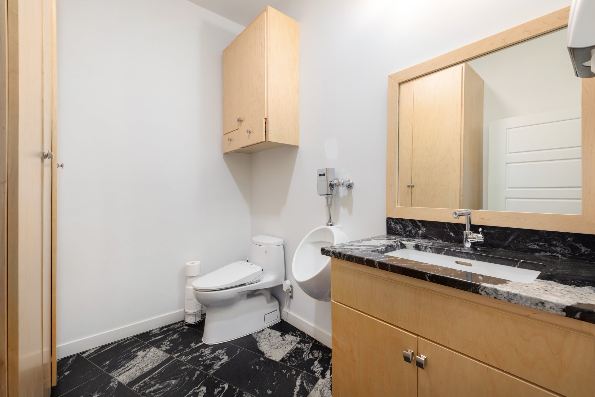6444 Burnet Road, Unit 100 Austin, TX 78757 - Photo 11 of 31 Office space private bathroom