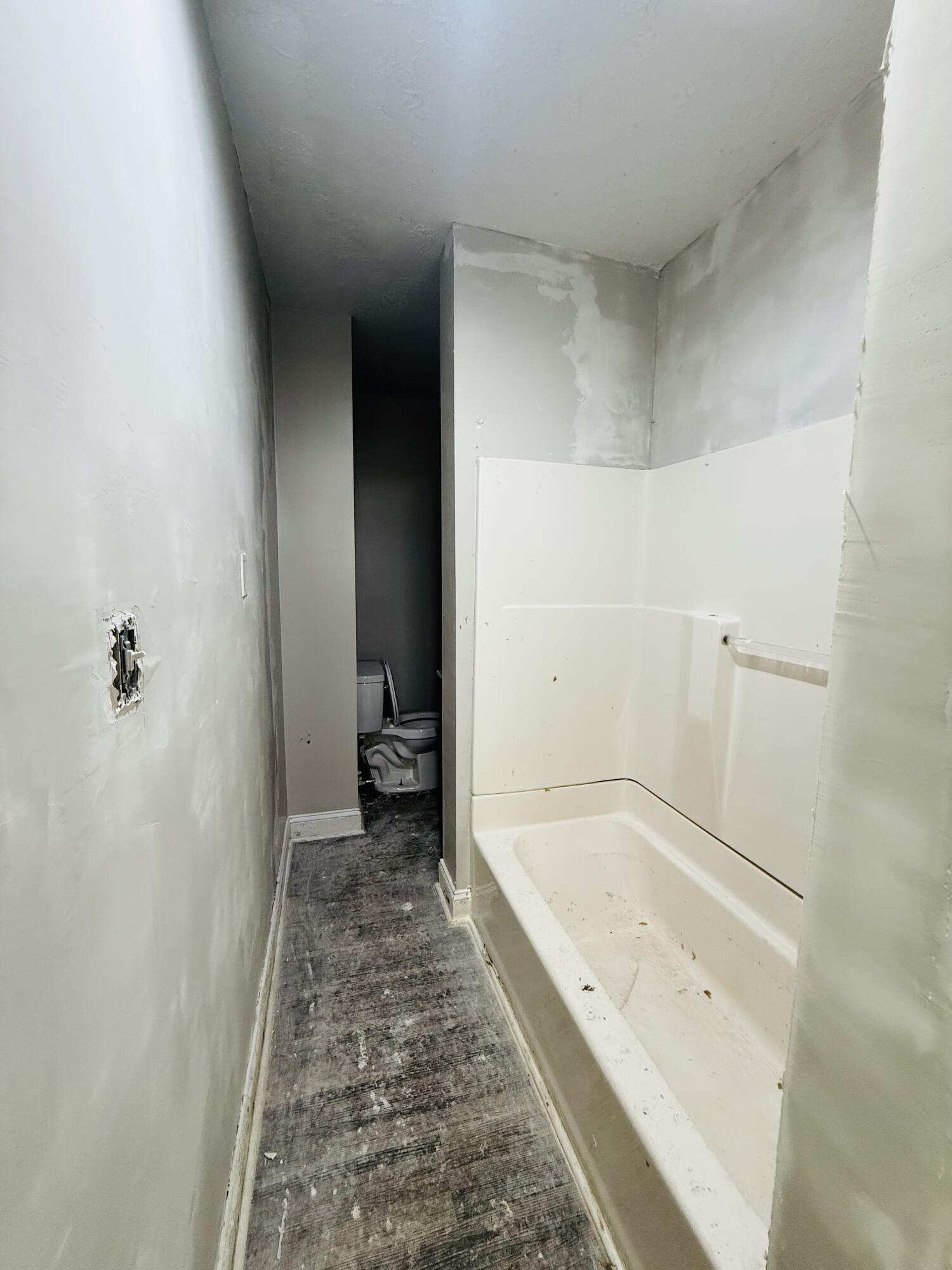 3051 Cane Ridge Road Paris, KY 40361 - Photo 25 of 25 Retail space apartment full bathroom