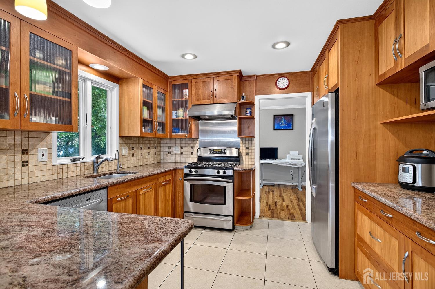 16 Brookdale Road East Brunswick, NJ 08816 - Photo 12 of 31