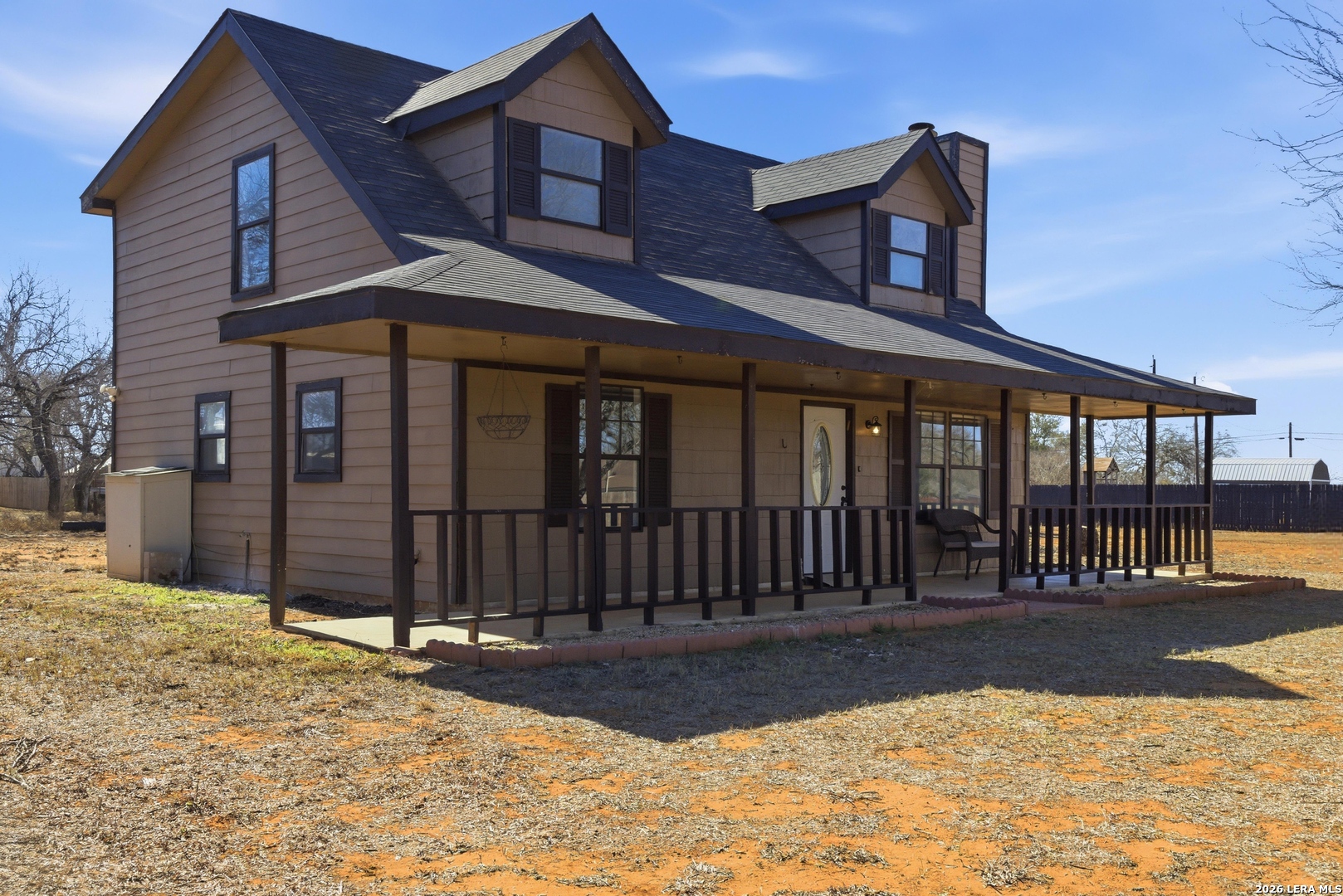 910 Cypress Street Jourdanton, TX 78026 - Photo 4 of 25 a front view of a house